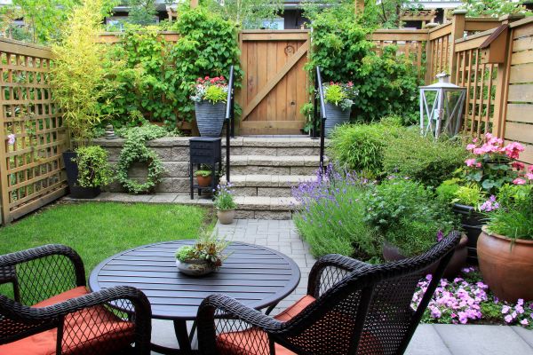 Small Yard Landscaping in Santa Ana