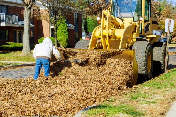 Mulch Hauling in Santa Ana