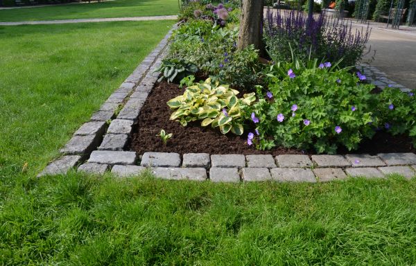 Flower Bed Mulching in Santa Ana