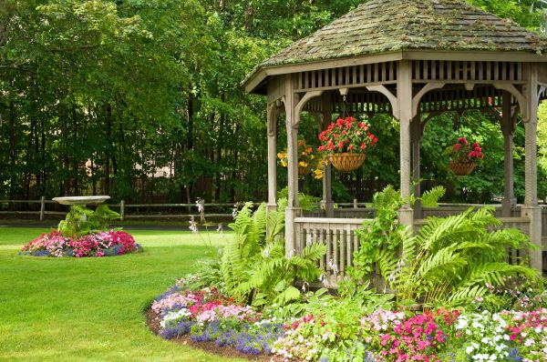 Backyard Landscaping Service in Santa Ana